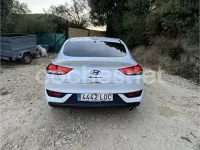 Usado Hyundai i30 136 CV (100 kW) 2019 Blanco Berlina