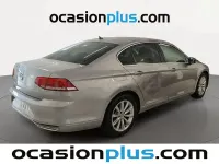Usado VW Passat Advance 150 CV (110 kW) 2019 Gris / plata Berlina