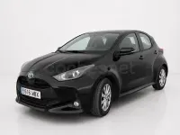 Usado Toyota Yaris Hybrid Active 116 CV (85 kW) 2022 Negro Berlina