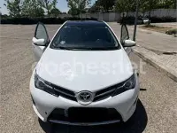 Usado Toyota Auris Active 90 CV (66 kW) 2013 Blanco Berlina