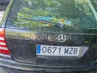 Usado Mercedes C220 Avantgarde 143 CV (105 kW) 2001 Negro Familiar