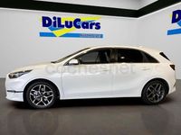 Begagnad Kia Ceed 120 HK (88 kW) 2022 Vit Halvkombi