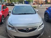 Usado Opel Astra Enjoy 110 CV (80 kW) 2012 Gris / plata Berlina