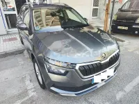 Usado Skoda Kamiq Ambition 110 CV (80 kW) 2022 Gris / plata SUV