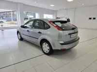Usado Ford Focus Trend 101 CV (74 kW) 2005 Plateado Utilitario