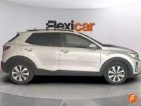 Usado Kia Stonic 79 CV (58 kW) 2025 Gris / plata SUV