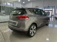 Usado Renault Scénic Zen 130 CV (95 kW) 2018 Gris / plata Monovolumen