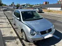 Usado VW Polo Highline 75 CV (55 kW) 2004 Gris / plata Berlina