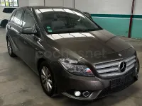 Usado Mercedes B180 122 CV (89 kW) 2012 Marrón Utilitario