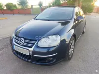 Usado VW Jetta Highline 105 CV (77 kW) 2008 Negro Berlina