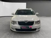 Usado Skoda Superb Exclusive 160 CV (117 kW) 2011 Blanco Familiar