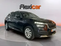 Usado Skoda Kamiq Active 110 CV (80 kW) 2022 Negro SUV