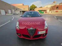 Usado Alfa Romeo Giulietta Progression 105 CV (77 kW) 2012 Granate Utilitario