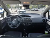 Usado Toyota Yaris Active 69 CV (50 kW) 2017 Blanco Berlina