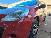 Usado Renault Clio IV Authentique 75 CV (55 kW) 2013 Rojo Berlina