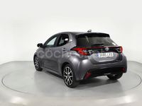 Usado Toyota Yaris Hybrid Style 116 CV (85 kW) 2021 Gris Berlina