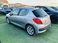 Usado Peugeot 207 109 CV (80 kW) 2007 Plateado Utilitario