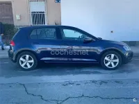 Usado VW Golf VII 105 CV (77 kW) 2013 Azul Berlina