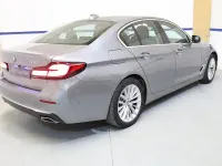 Usado BMW 530e Comfort Edition 292 CV (214 kW) 2023 Gris / plata Berlina