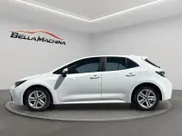 Usado Toyota Corolla Active 122 CV (89 kW) 2022 Rojo Berlina