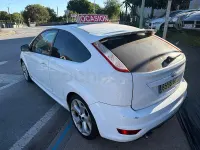 Usado Ford Focus Trend 136 CV (100 kW) 2008 Blanco Berlina
