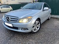 Usado Mercedes C220 Avantgarde 170 CV (125 kW) 2009 Gris / plata Berlina