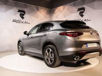 Usado Alfa Romeo Stelvio Sprint 190 CV (139 kW) 2020 Gris / plata SUV