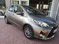 Usado Toyota Yaris Active 99 CV (72 kW) 2017 Gris Utilitario