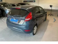 Usado Ford Fiesta Trend 95 CV (69 kW) 2012 Gris / plata Berlina