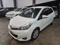 Usado Toyota Yaris Active 90 CV (66 kW) 2012 Blanco Utilitario