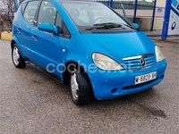 Usado Mercedes A160 Elegance 102 CV (75 kW) 1999 Azul Monovolumen