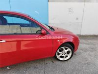 Usado Alfa Romeo 147 Distinctive 120 CV (88 kW) 2004 Rojo Utilitario