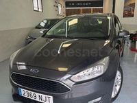 Usado Ford Focus Trend 100 CV (73 kW) 2016 Gris / plata Berlina