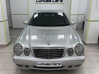 Usado Mercedes E240 Avantgarde 177 CV (130 kW) 2002 Gris / plata Berlina