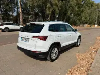 Usado Skoda Karoq Ambition 150 CV (110 kW) 2023 Blanco SUV