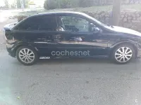 Usado Opel Astra Edition 100 CV (73 kW) 2003 Negro Berlina
