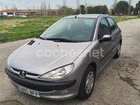 Usado Peugeot 206 70 CV (51 kW) 2000 Gris / plata Berlina