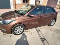 Usado Hyundai i20 84 CV (61 kW) 2016 Marrón Berlina