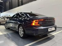 Usado Volvo S90 Momentum 190 CV (139 kW) 2018 Azul Berlina
