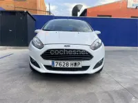 Usado Ford Fiesta Trend 100 CV (73 kW) 2014 Blanco Utilitario