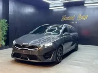 Usado Kia Ceed GT GT-Line 136 CV (100 kW) 2023 Gris / plata Familiar
