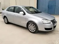 Usado VW Jetta Trendline 105 CV (77 kW) 2008 Gris / plata Berlina