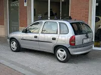 Usado Opel Corsa 65 CV (47 kW) 1999 Gris / plata Berlina