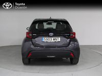 Usado Toyota Yaris Hybrid Active 116 CV (85 kW) 2024 Gris / plata Berlina