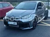Usado Toyota Yaris 280 CV (205 kW) 2024 Gris / plata Utilitario