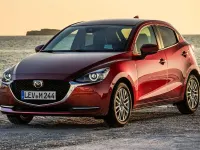 Usado Mazda 2 Exclusive-Line 90 CV (66 kW) 2024 Blanco Utilitario