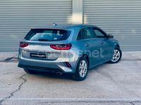 Usado Kia Ceed 120 CV (88 kW) 2024 Gris / plata Utilitario
