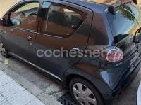 Usado Toyota Aygo 68 CV (50 kW) 2010 Negro Utilitario