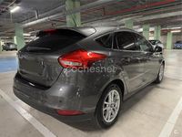 Usado Ford Focus Trend 125 CV (91 kW) 2017 Gris / plata Berlina