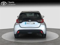 Usado Toyota Yaris Hybrid Active 116 CV (85 kW) 2022 Gris Monovolumen
